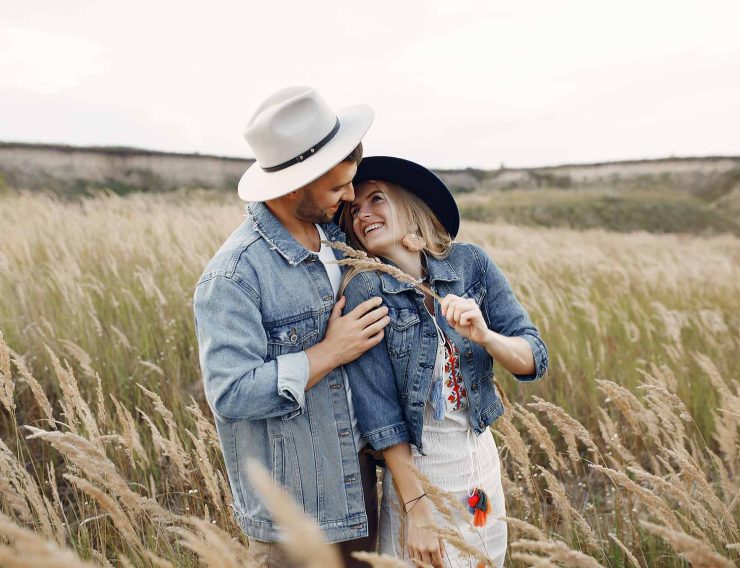 very-beautiful-couple-in-a-wheat-field-F4L5E77.jpg